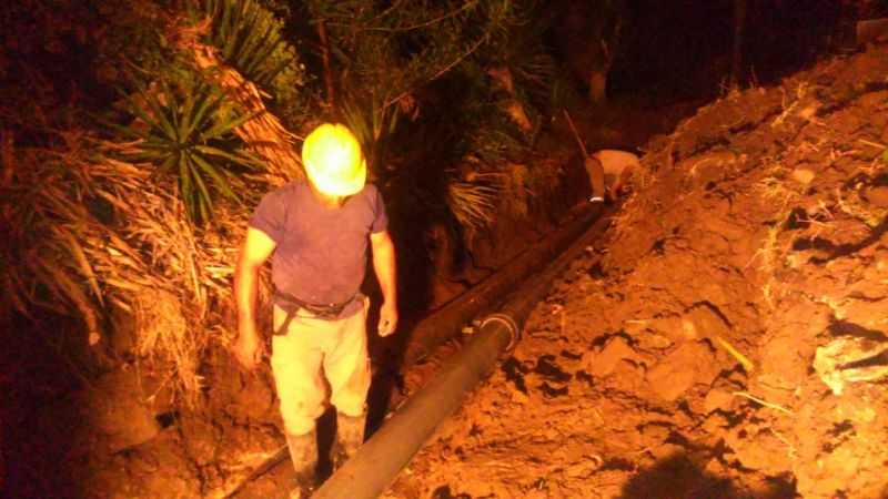 Operarios trabajaron en la madrugada para reparar cañería en Banda de Varela