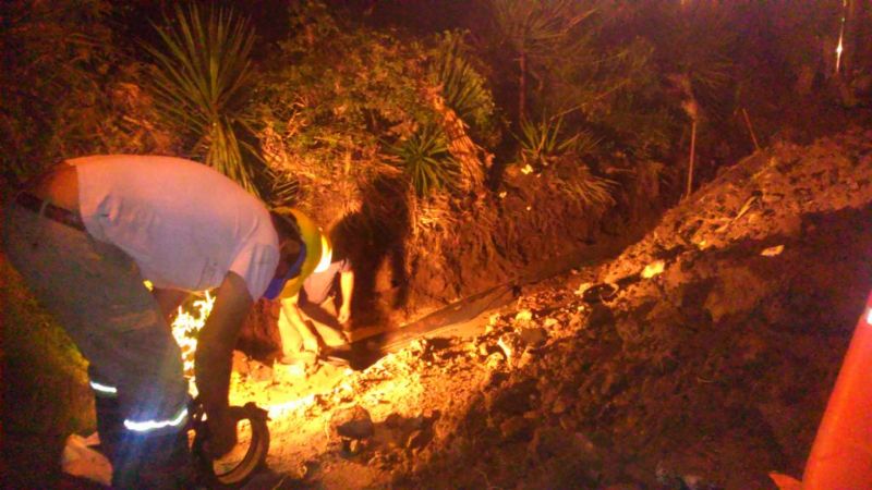 Operarios trabajaron en la madrugada para reparar cañería en Banda de Varela