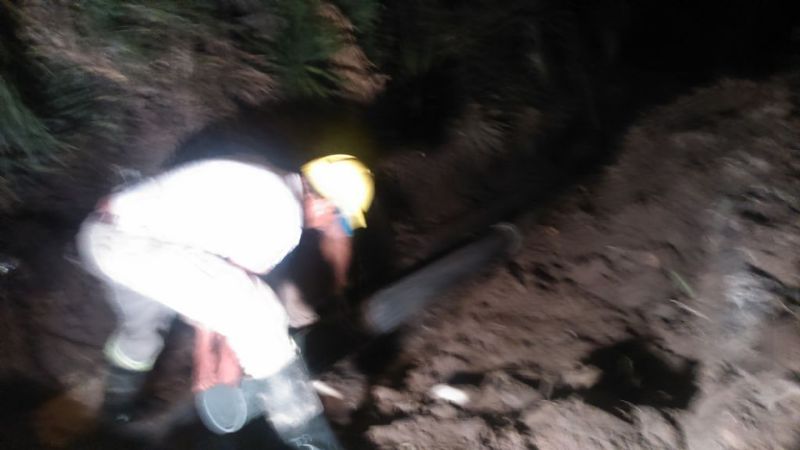 Operarios trabajaron en la madrugada para reparar cañería en Banda de Varela