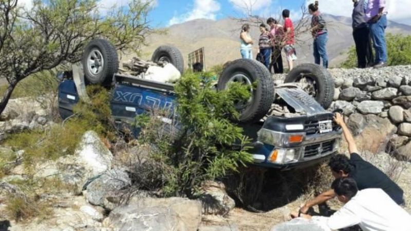 Santamariano volcó con su camioneta en Ampimpa