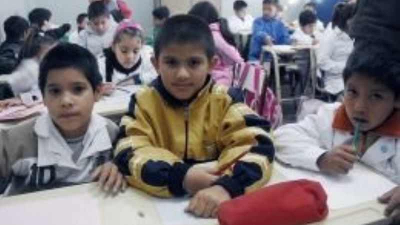 Sileoni: "Hay 100 mil chicos más en las escuelas por la AUH"