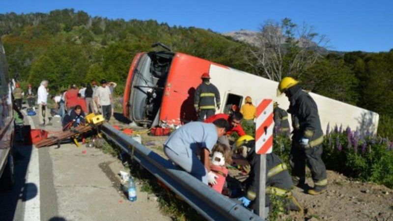 Volcó un micro en San Martín de los Andes