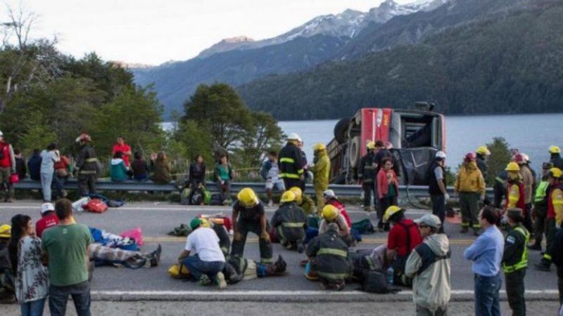 Volcó un micro en San Martín de los Andes