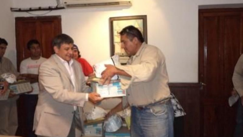 Entrega de indumentaria a personal municipal