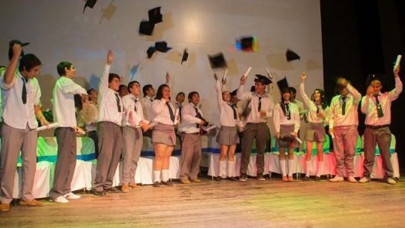 Primera promoción de la Escuela Secundaria "Gustavo Gabriel Levene"
