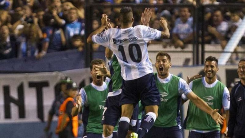 Racing, campeón del fútbol argentino después de 13 años
