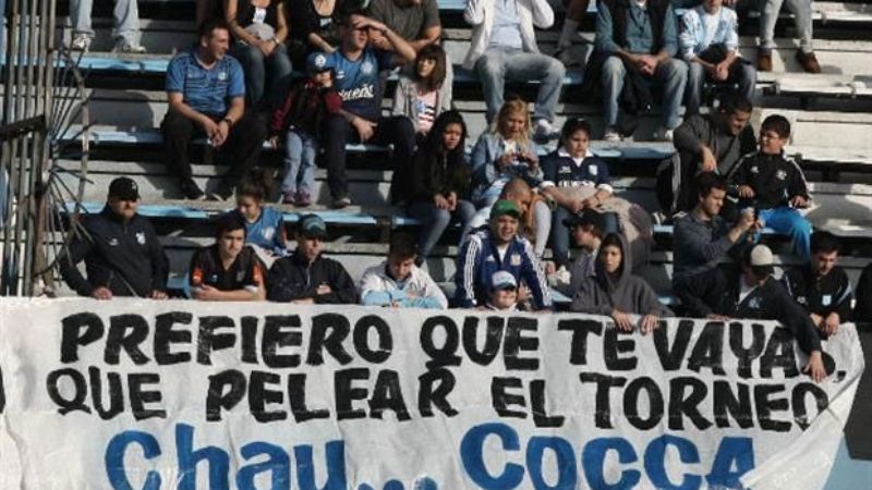 Cuestionado al principio, el DT Cocca pudo festejar con los hinchas
