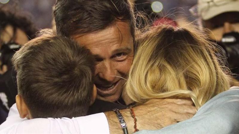 Cuestionado al principio, el DT Cocca pudo festejar con los hinchas