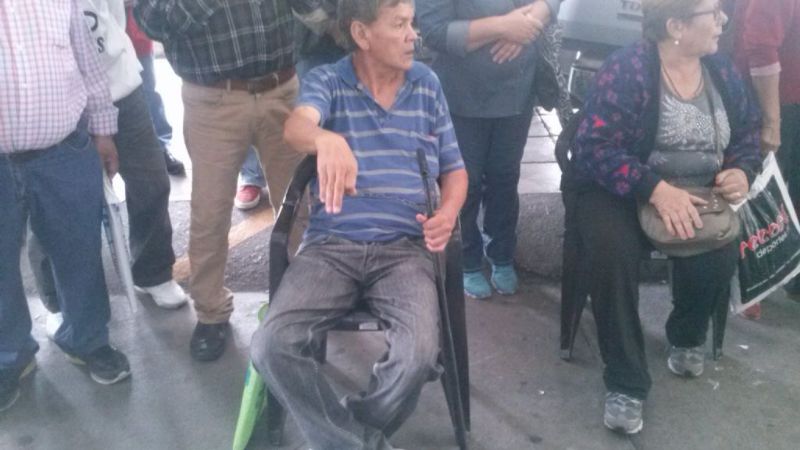 Cesanteados se encadenan en la Legislatura