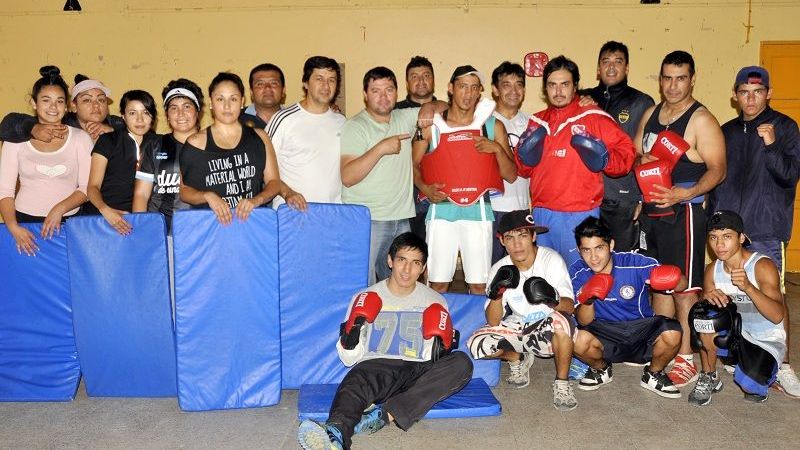 Villa Cubas adquirió elementos para la práctica del boxeo