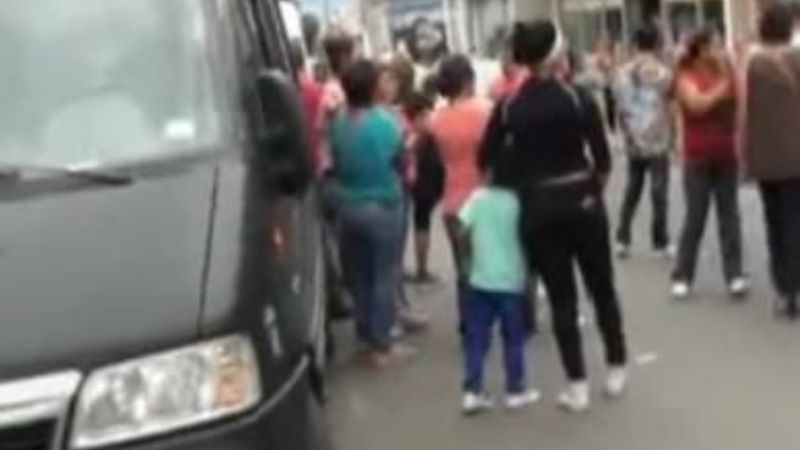 Cortaron calle a favor de comercio chino