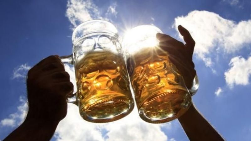 Tomar cerveza no engorda más que otras bebidas alcohólicas