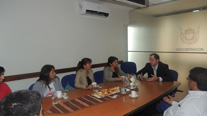 Estudiantes egresados de Villa Vil con Mera