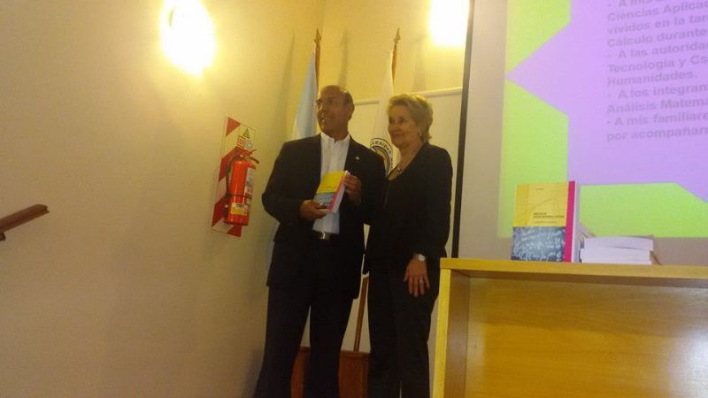 La Dra. Olga Carabús presentó su libro sobre “Didáctica del Cálculo Diferencial e Integral”