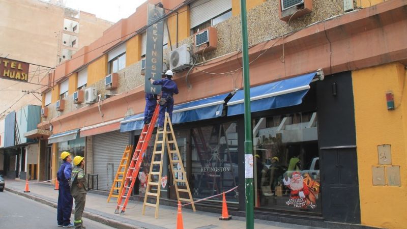 Segunda etapa de retiro de cartelería invasiva en el centro