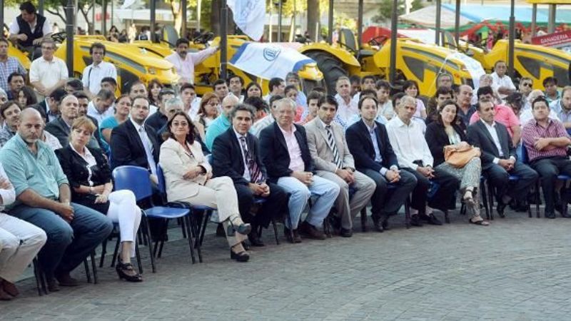Presentaron las maquinarias y vehículos para la "inclusión social"