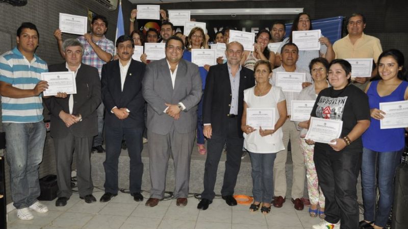 Más de 300 docentes y no docentes participaron de capacitación en Valle Viejo
