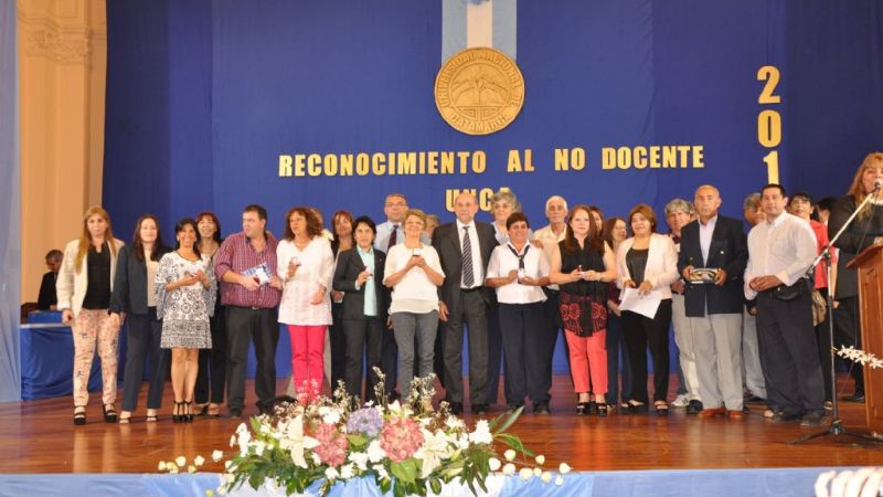 La UNCA homenajeó a los No Docentes en su día
