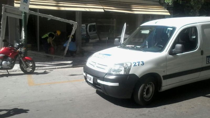 Rotura de caño de gas provocó pérdida y caos en el centro