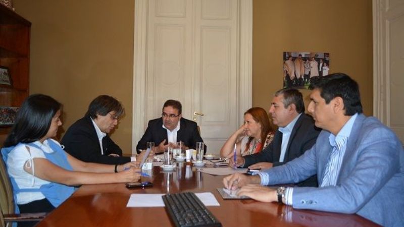 Jalil analizó con concejales el temario de las extraordinarias