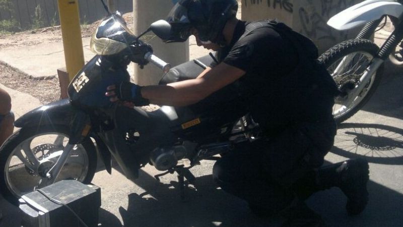 Circulaba en una moto con pedido de secuestro y fue aprehendido