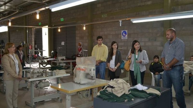 Entregaron maquinaria para PODUCAT, línea textil