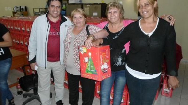 Rivera entregó cajas navideñas