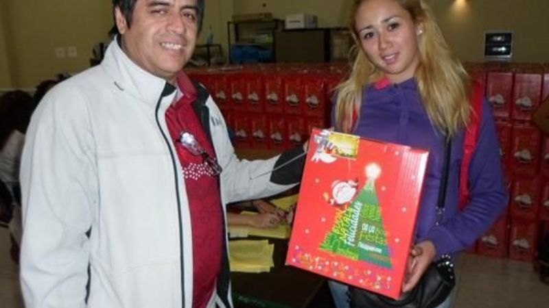 Rivera entregó cajas navideñas