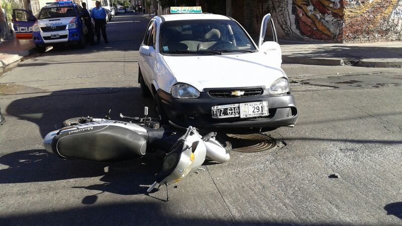 Choque en pleno centro genera caos