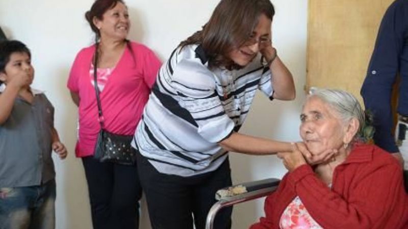 Corpacci entregó viviendas amobladas en Siján