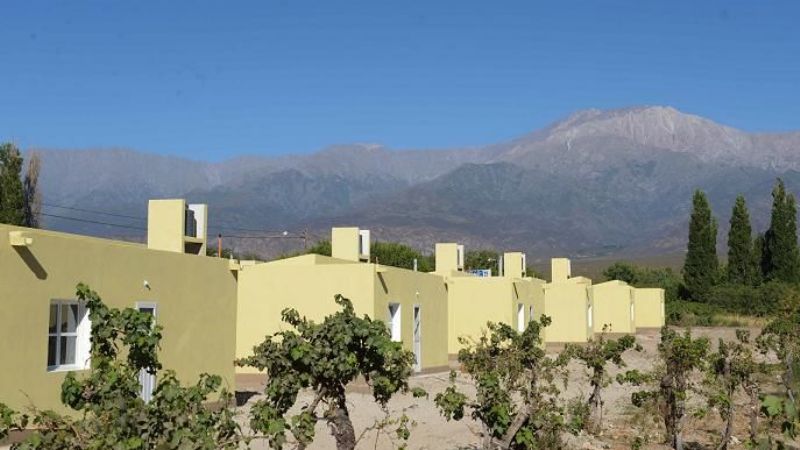 Corpacci entregó viviendas amobladas en Siján