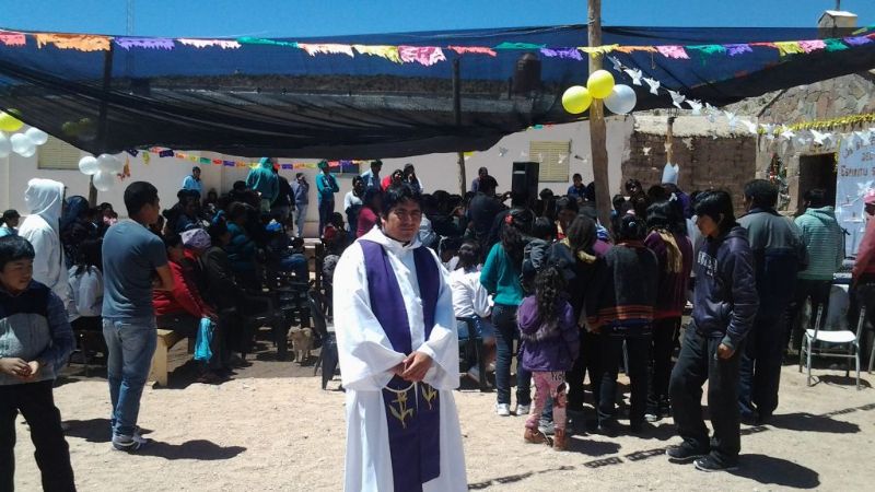 El Obispo confirmó a 22 personas en la localidad puñena de Laguna Blanca