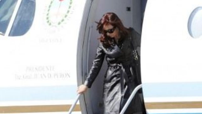 Cristina regresó a Buenos Aires tras fracturarse el tobillo