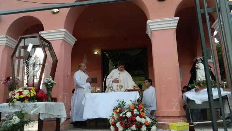 Choya recibió con una fiesta  la imagen restaurada del Señor de los Milagros