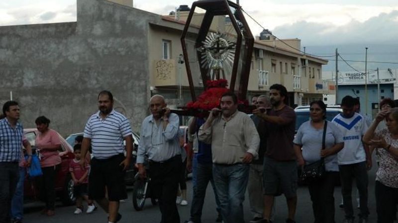 Choya recibió con una fiesta  la imagen restaurada del Señor de los Milagros