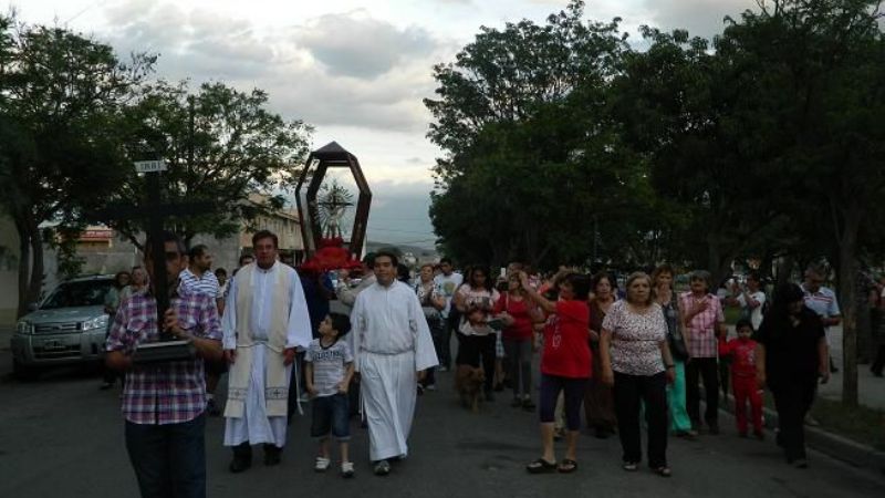 Choya recibió con una fiesta  la imagen restaurada del Señor de los Milagros