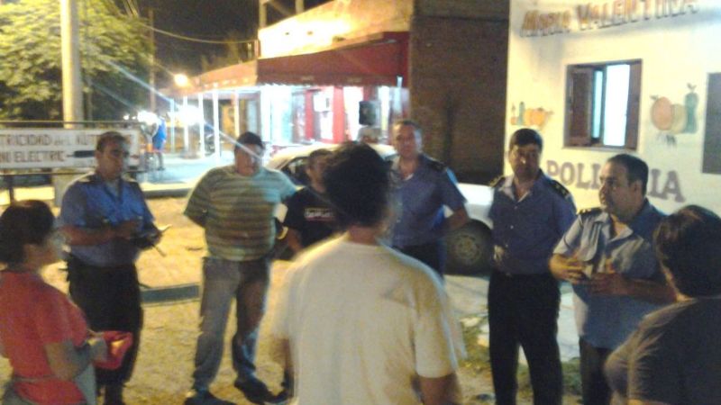 Niegan el cobro de “adicionales encubiertos” de policías a comerciantes de Valle Viejo