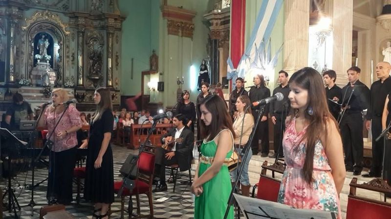 Noche de gala junto a la Madre del Valle