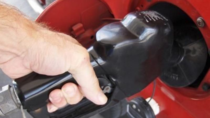 Oficializaron la disminución en el precio de los combustibles