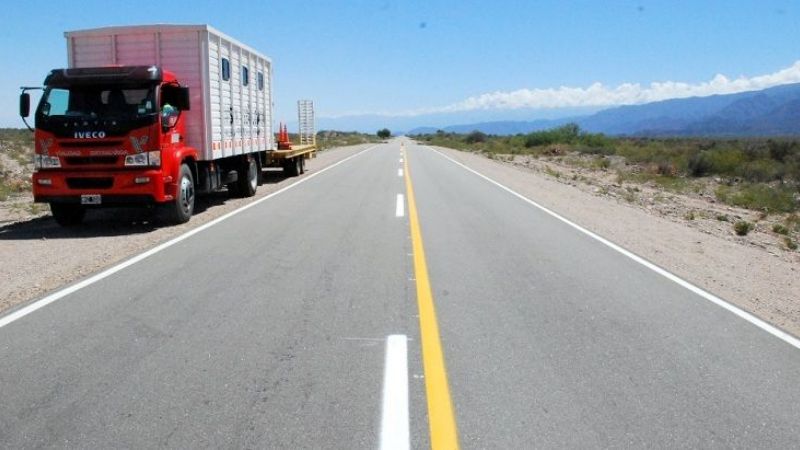 Mantienen prevención por barro en zona de camino en rutas provinciales