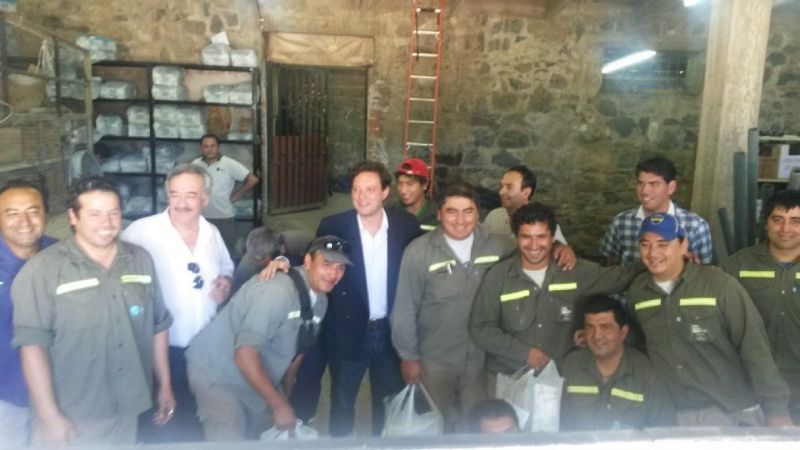 Renuevan indumentaria para obreros de Aguas de Catamarca