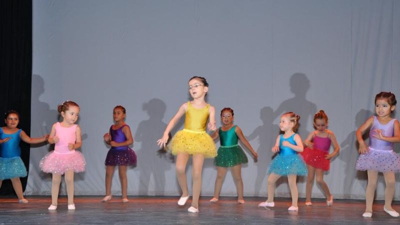 El estudio de danzas Norali Cambeses cierra el año con “Andando caminos”