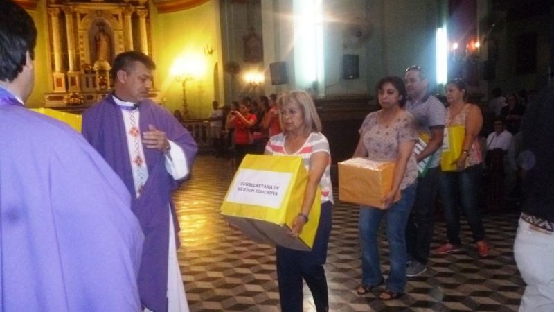 Trabajadores de la Educación rindieron honores a la Madre del Valle