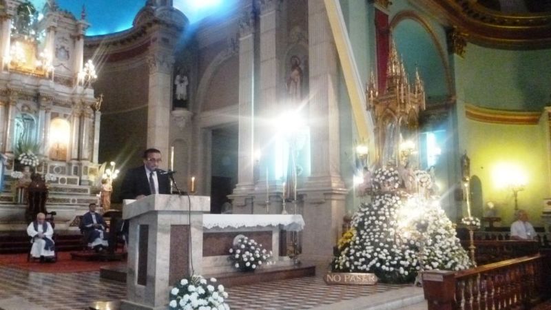 Trabajadores de la Educación rindieron honores a la Madre del Valle