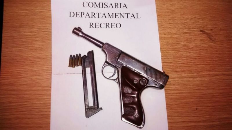 Recreo: Arrestaron a dos sujetos y secuestran un arma de fuego