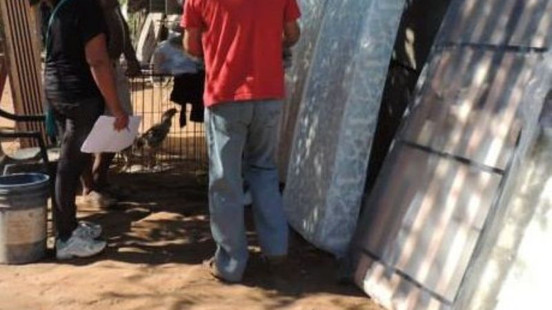 Asisten a familia del barrio Eva Perón que sufrió un incendio en su vivienda