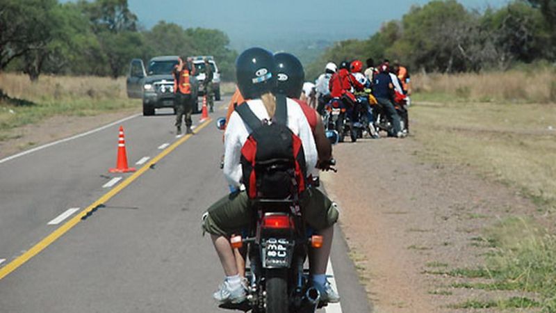 Se cruzó de carril, mató a un adolescente y dejó gravemente heridos a peregrinos
