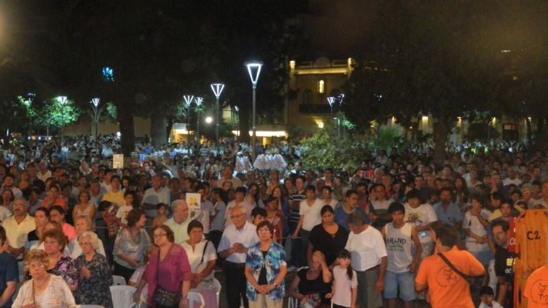 Cientos de matrimonios renovaron sus votos ante la Madre del Valle