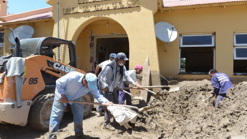 Ya se retiraron más de 30 mil metros cúbicos de material aluvional en Siján