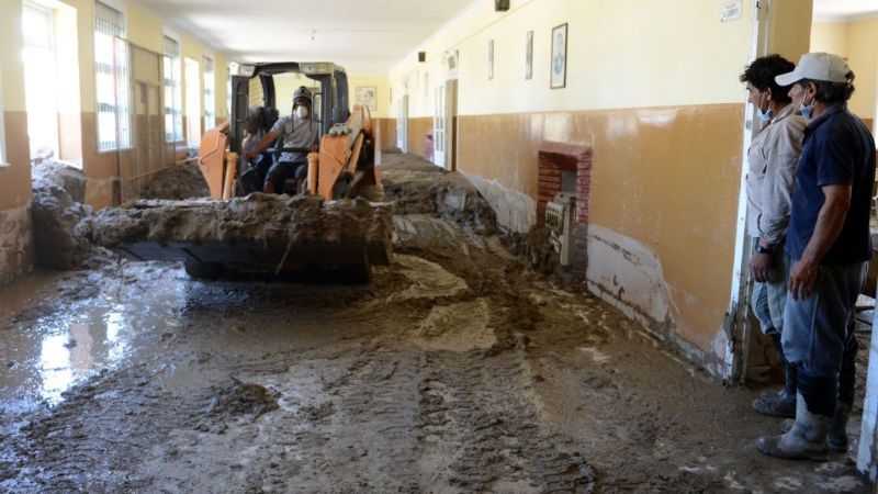 Ya se retiraron más de 30 mil metros cúbicos de material aluvional en Siján